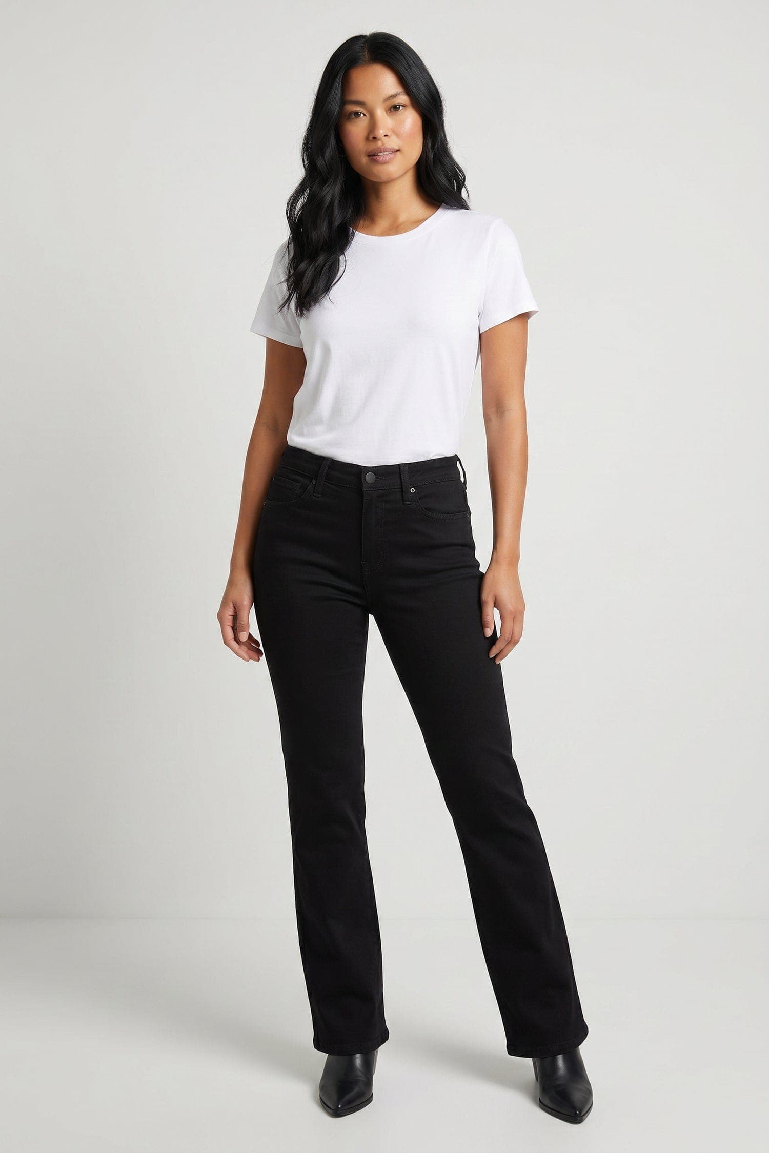 Barbara Bootcut Jeans in Petite